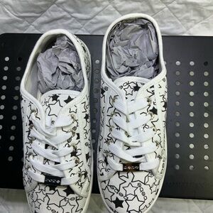 New in Box‎ Bebe Star Patterned “Daney” size 9 Women’s Sneakers
